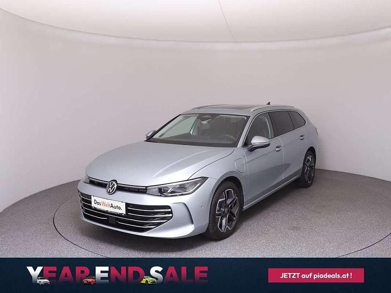 Silber Gebraucht 2025 VW Passat Elegance Kombi | € 46.222 - Bild 1/4
