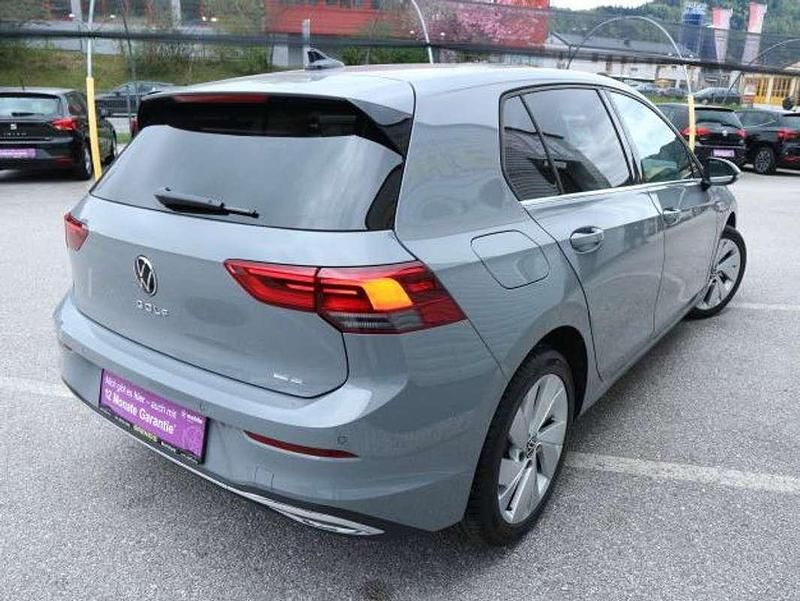 Gebraucht VW Golf VIII Highline 131 PS (96 kW) 2023 Grau Kleinwagen