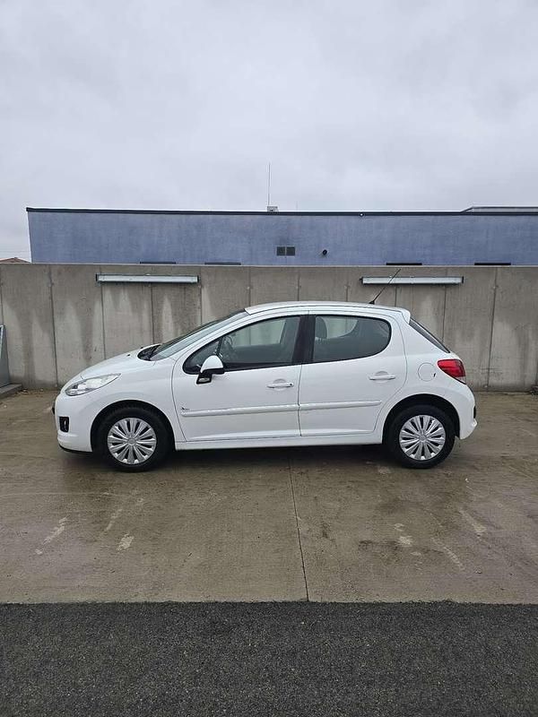 Gebraucht Peugeot 207 73 PS (53 kW) 2012 Limousine