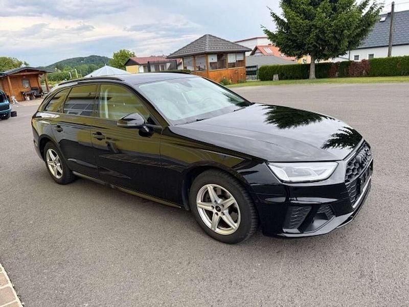 Gebraucht Audi A4 Basis 163 PS (119 kW) 2021 Schwarz Kombi