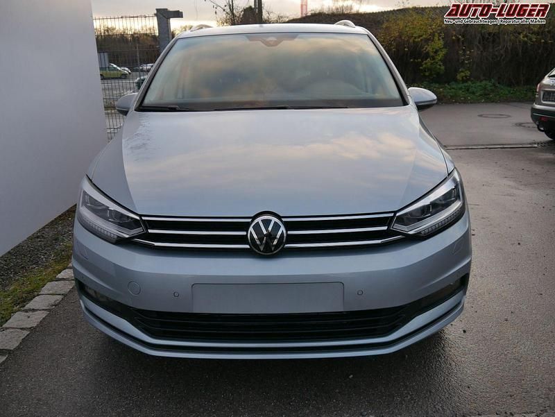 Neu VW Touran Comfortline 150 PS (110 kW) 2025 Oyster silver metallic Van / Kleinbus