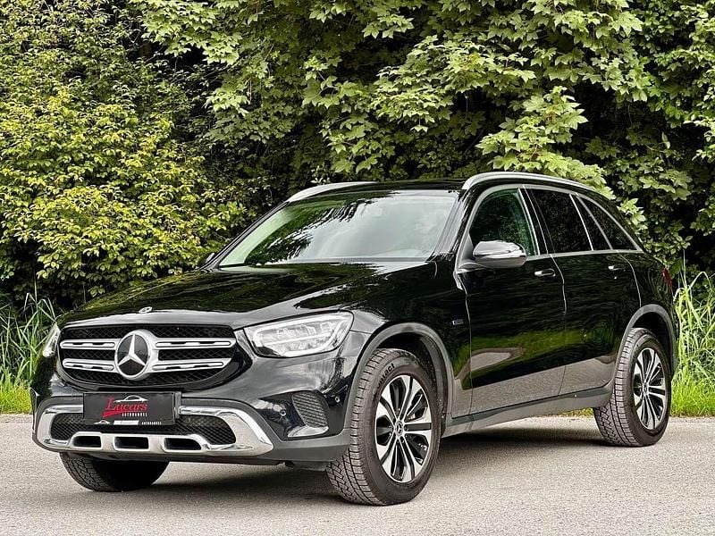 Schwarz Gebraucht 2021 Mercedes GLC300e SUV | € 32.990 (Teuer) - Bild 1/3