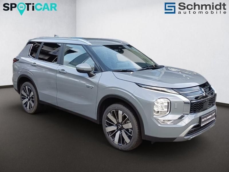 Neu Mitsubishi Outlander P-HEV Intense 136 PS (100 kW) 2025 Grau SUV