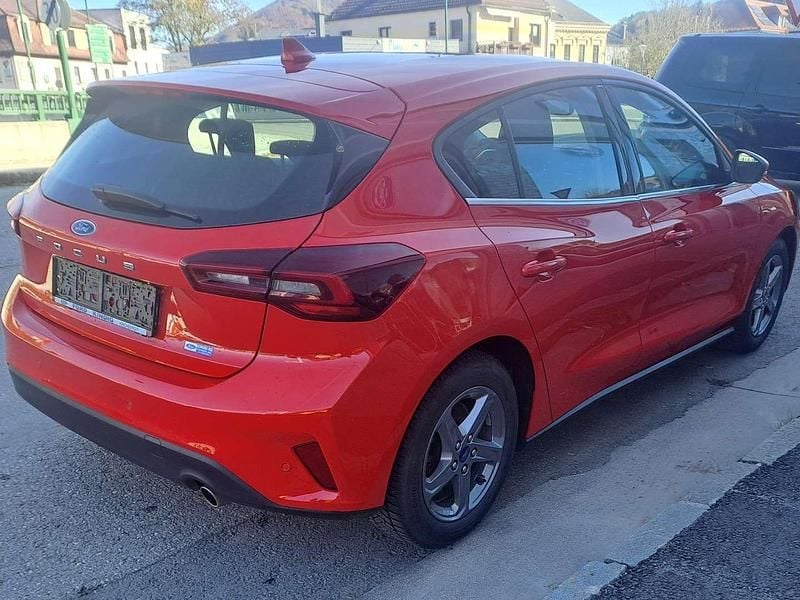 Gebraucht Ford Focus Titanium 125 PS (91 kW) 2022 Rot Kleinwagen