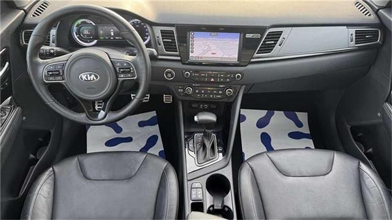 Gebraucht Kia Niro 141 PS (103 kW) 2017 Silber SUV