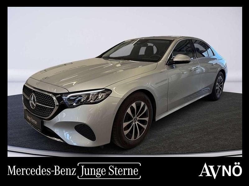 Silber Gebraucht 2024 Mercedes E220 Limousine | € 52.980 (Superpreis) - Bild 1/3