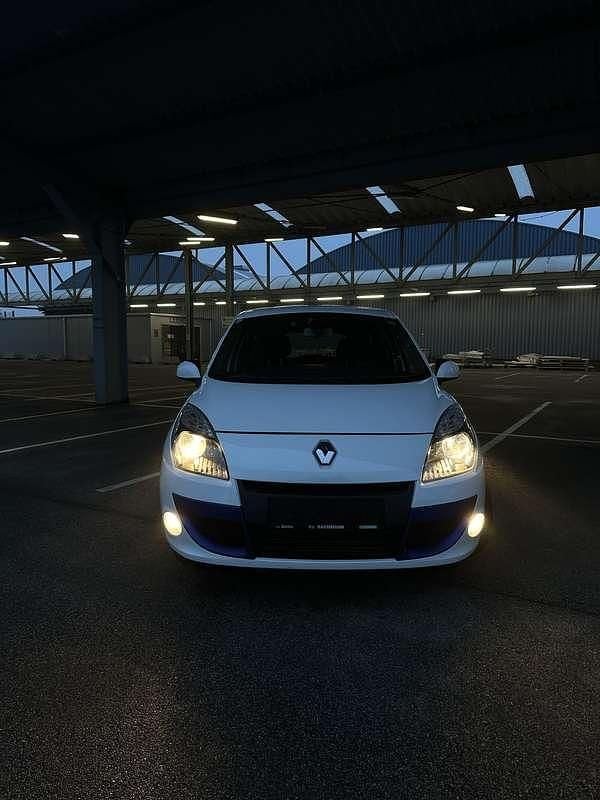 Gebraucht Renault Scénic III 110 PS (80 kW) 2009 Weiß Van / Kleinbus