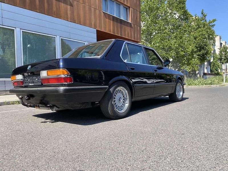 Gebraucht BMW 520 Basis 120 PS (88 kW) 1984 Schwarz Limousine