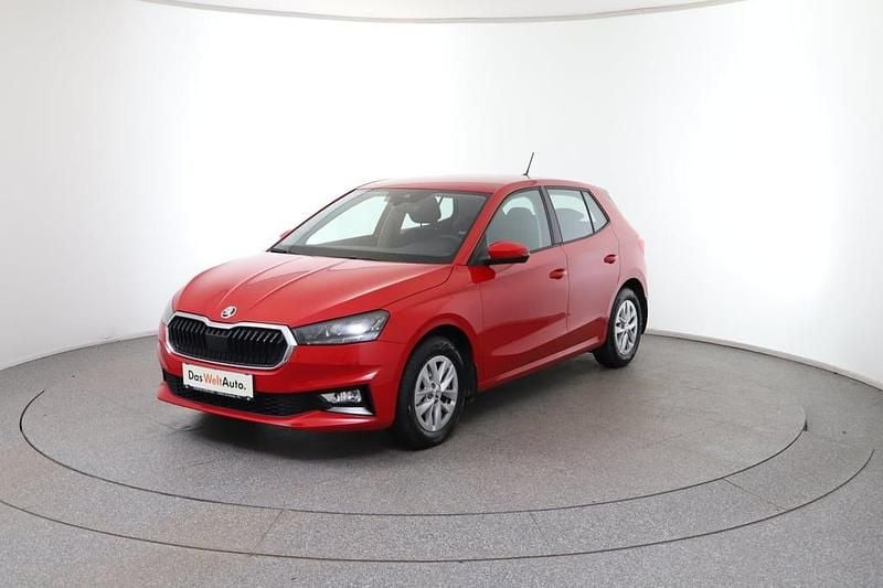 Dunkelrot metallic Gebraucht 2024 Skoda Fabia Ambition Limousine | € 20.920 (Guter Preis) - Bild 1/4