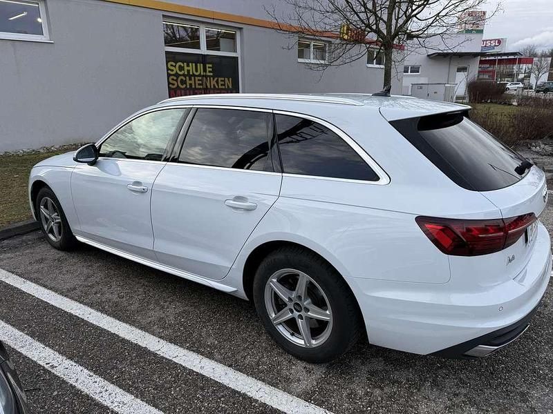 Gebraucht Audi A4 Comfort 163 PS (119 kW) 2023 Weiß Kombi