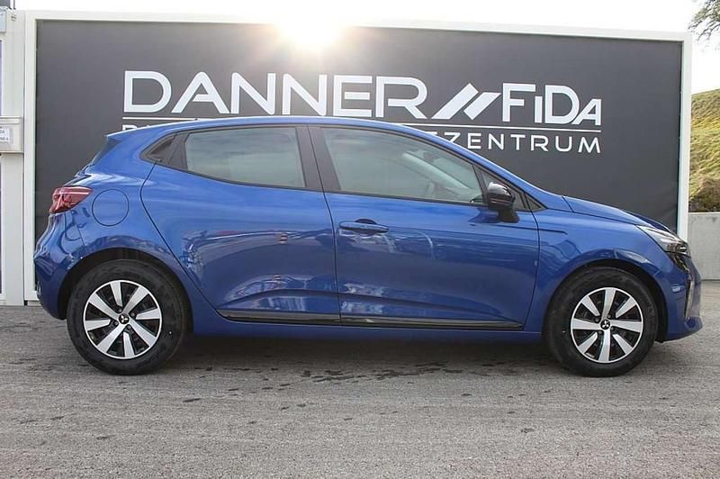 Neu Mitsubishi Colt Invite 91 PS (66 kW) 2025 Blau Limousine