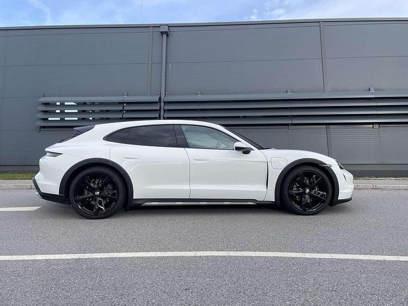 Weiß Gebraucht 2022 Porsche Taycan Cross Turismo Limousine | € 67.990 (Superpreis) - Bild 1/4