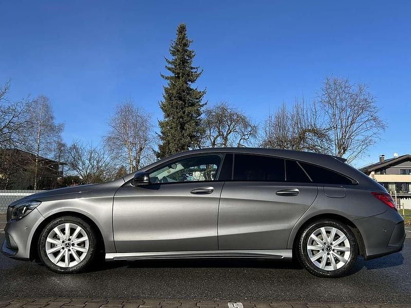 Gebraucht Mercedes CLA200 Shooting Brake 136 PS (100 kW) 2018 Grau Kombi