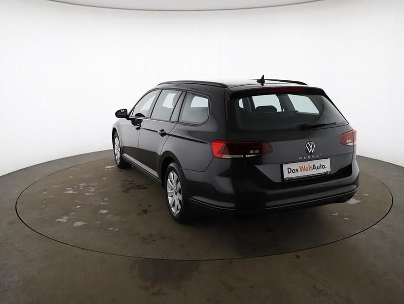 Gebraucht VW Passat 122 PS (89 kW) 2022 Grau Kombi
