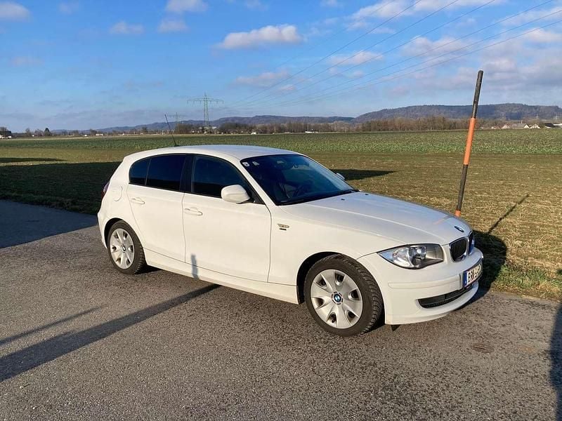 Gebraucht BMW 116 116 PS (85 kW) 2010 Weiß Kleinwagen