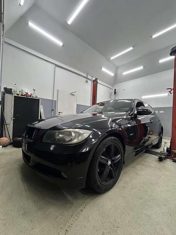 Schwarz Gebraucht 2007 BMW 318 Limousine | € 5.000 (Etwas zu teuer) - Bild 1/4