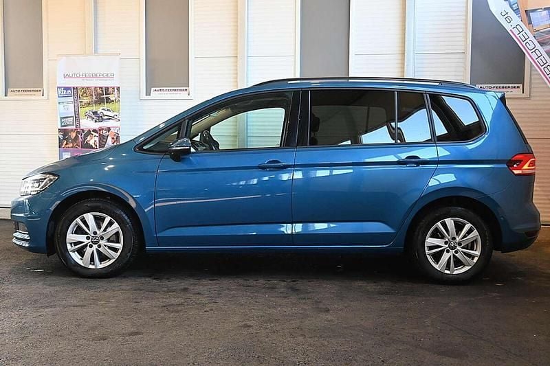 Gebraucht VW Touran Comfortline 122 PS (89 kW) 2022 Blau Van / Kleinbus