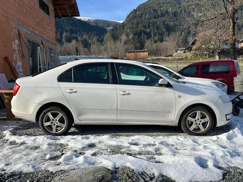 Weiß Gebraucht 2013 Skoda Rapid Elegance Limousine | € 5.500 (Fairer Preis) - Bild 1/4