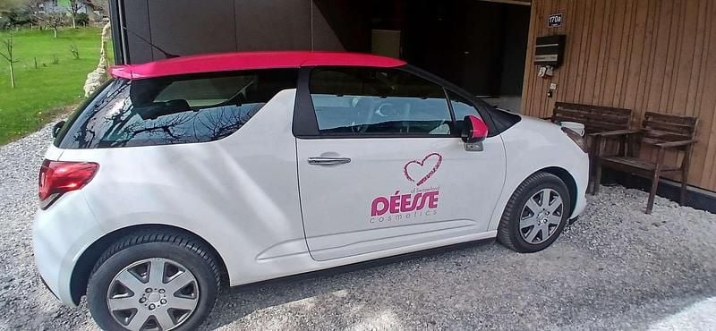 Weiß Gebraucht 2010 Citroën DS3 Chic Limousine | € 3.100 - Bild 1/4