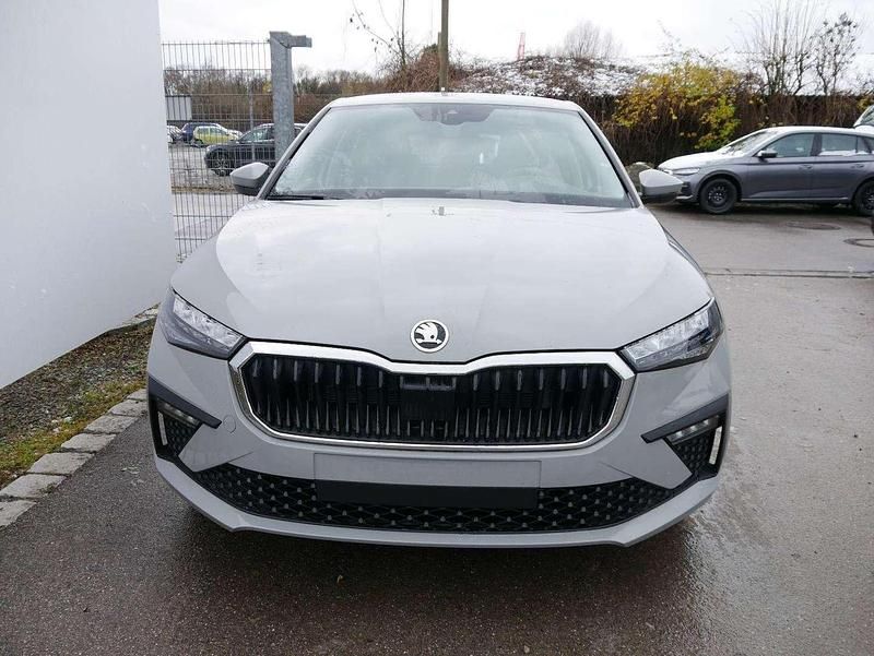 Neu Skoda Scala Selection 116 PS (85 kW) 2025 Grau Kleinwagen