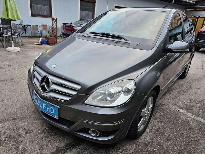 Gebraucht Mercedes B180 109 PS (80 kW) 2010 Grau Van / Kleinbus