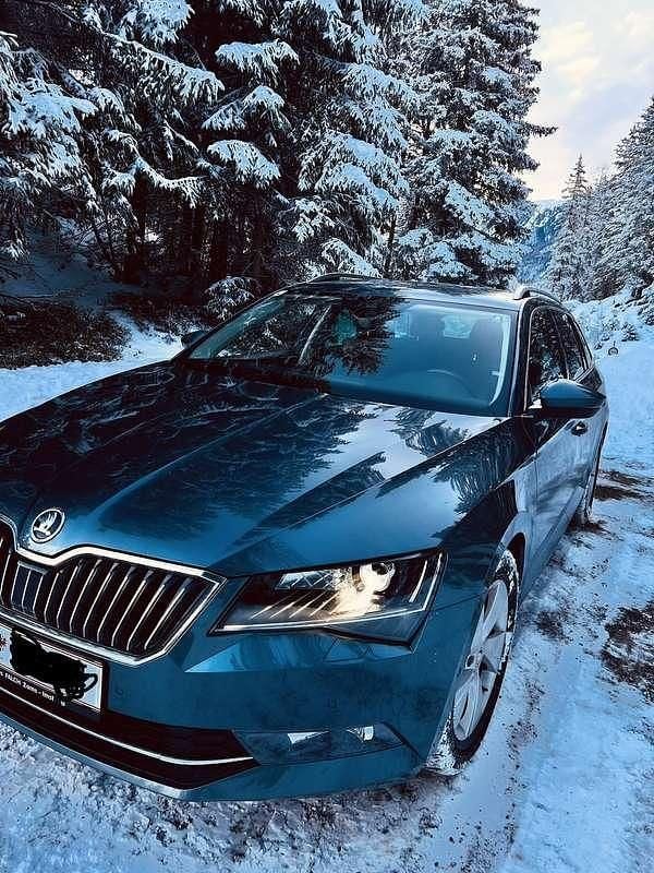 Gebraucht Skoda Superb Style 150 PS (110 kW) 2015 Grau Kombi