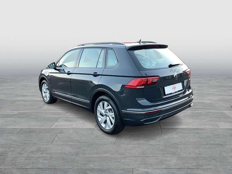 Gebraucht VW Tiguan Life 150 PS (110 kW) 2022 Dunkelgrau  normal SUV