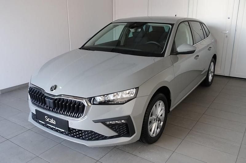 Neu Skoda Scala Selection 95 PS (69 kW) 2025 Mittelgrau  normal Kleinwagen