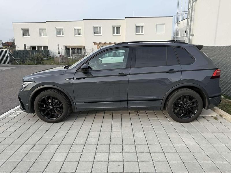 Gebraucht VW Tiguan R-line 150 PS (110 kW) 2023 Grau SUV