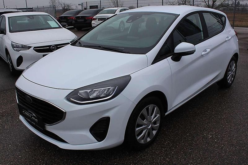 Gebraucht Ford Fiesta Cool & Connect 75 PS (55 kW) 2022 Weiß Kleinwagen