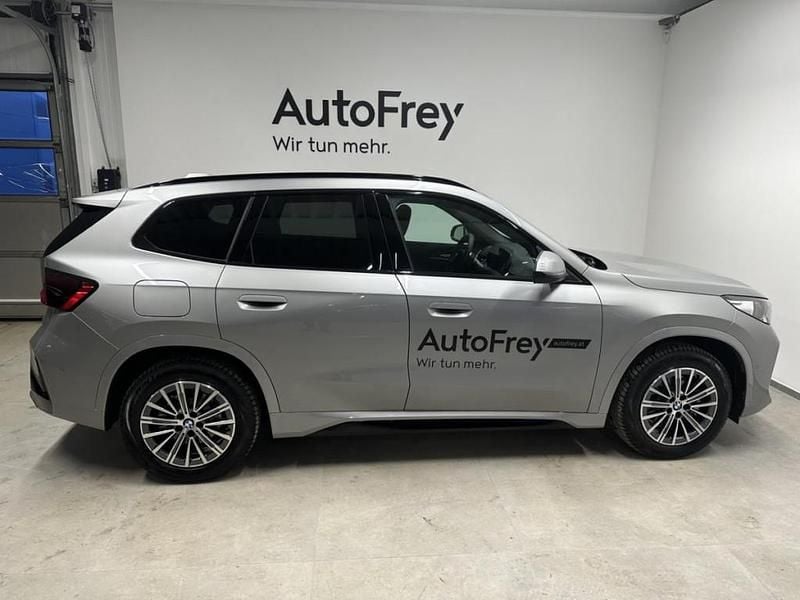 Gebraucht BMW iX1 M Sport 150 kW (204 PS) 2026 Spacesilber SUV