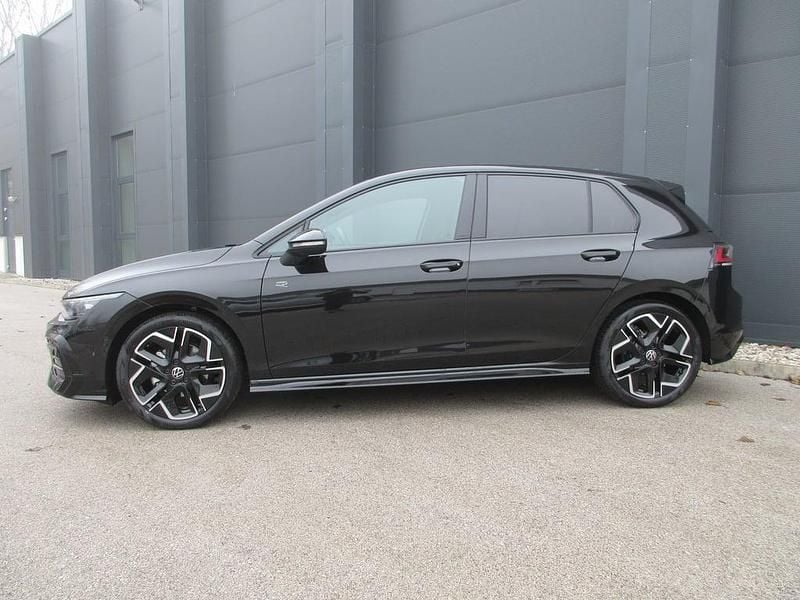 Neu VW Golf VIII Sport 115 PS (84 kW) 2026 Schwarz  metallic