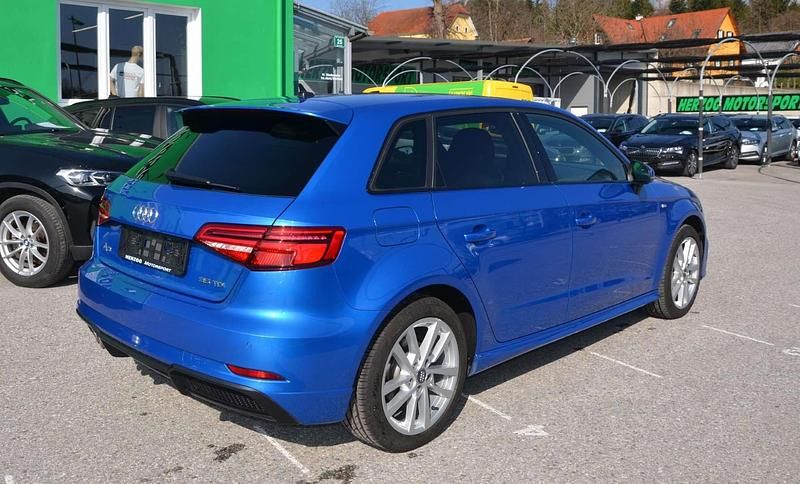 Gebraucht Audi A3 Design 150 PS (110 kW) 2020 Blau Limousine