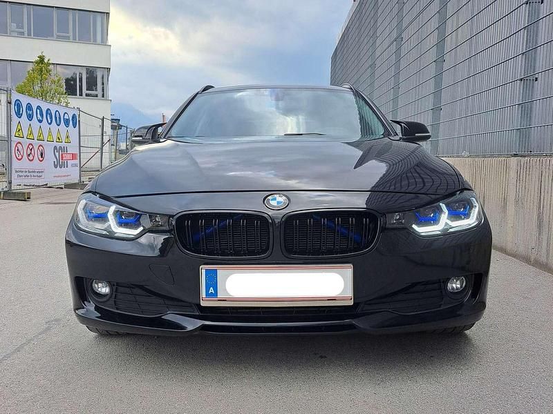 Schwarz Gebraucht 2014 BMW 318 Shadowline Kombi | € 14.800 - Bild 1/4