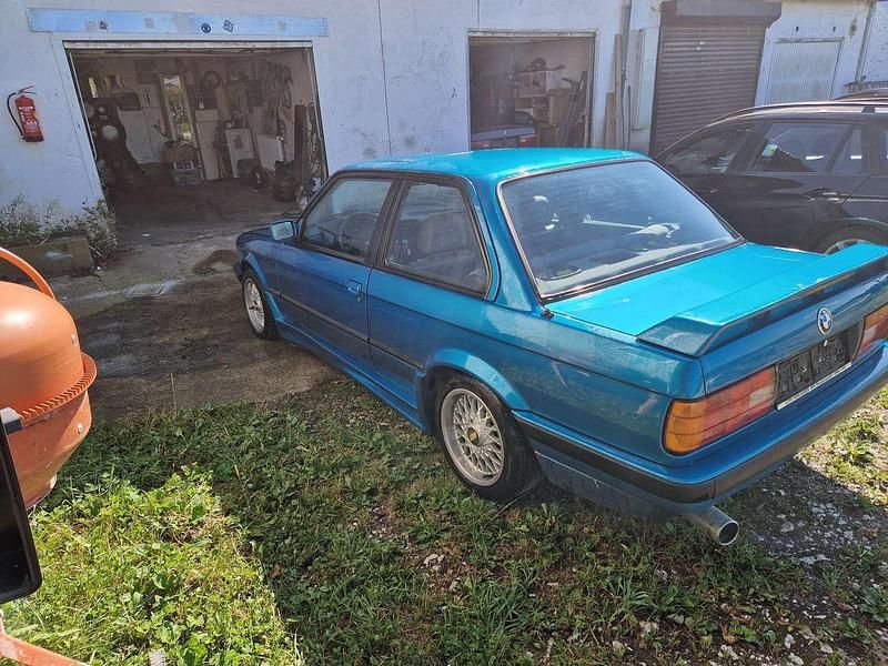 Gebraucht BMW 318 136 PS (100 kW) 1989 Blau Limousine