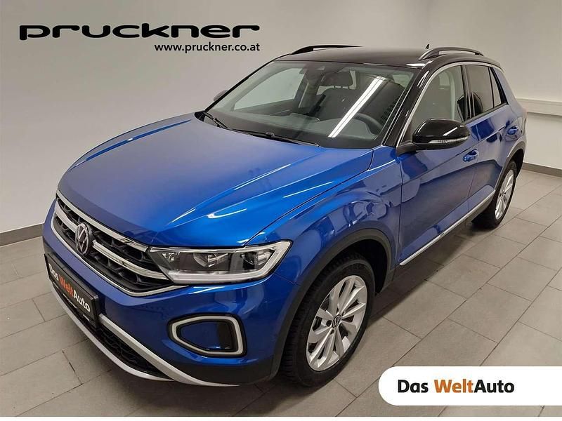 Mittelblau metallic Neu 2025 VW T-Roc Style SUV | € 41.877 (Fairer Preis) - Bild 1/4