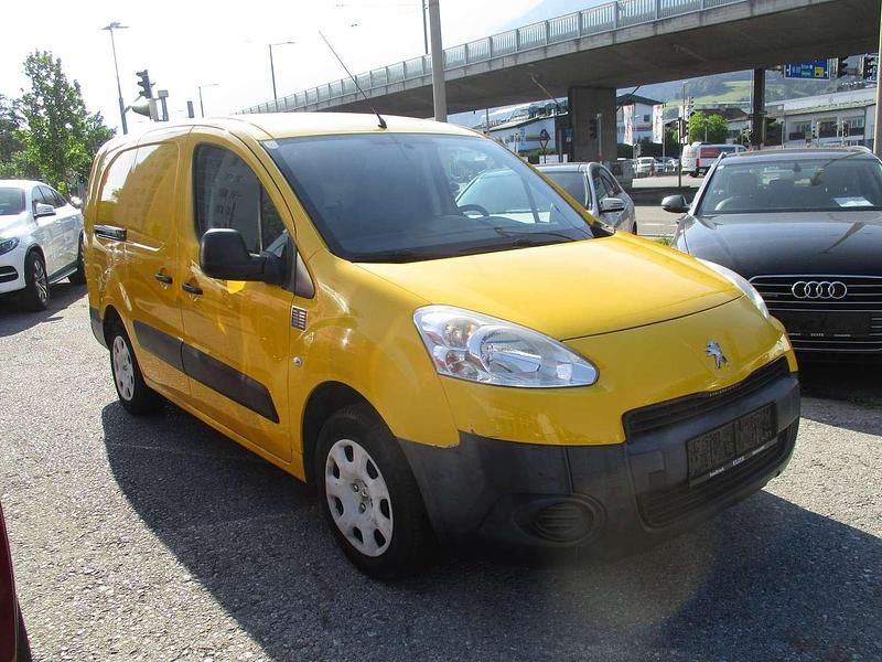 Gebraucht Peugeot Partner Comfort 90 PS (66 kW) 2013 Gelb Van / Kleinbus
