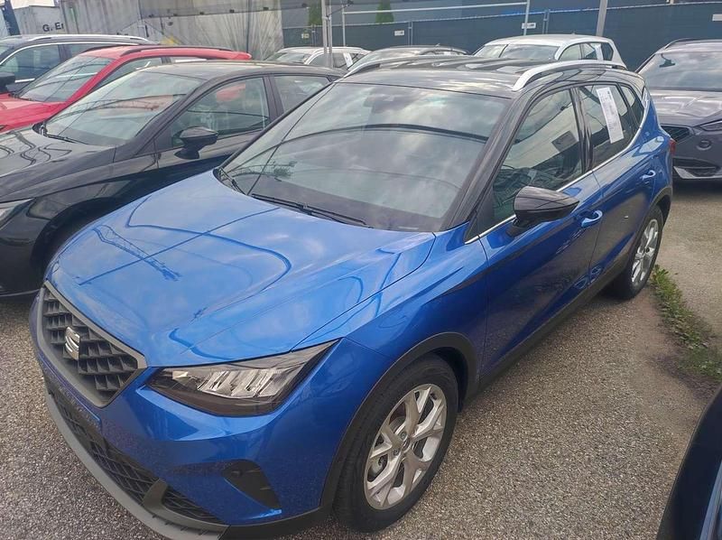 Hellblau metallic Gebraucht 2024 Seat Arona FR SUV | € 25.975 - Bild 1/4