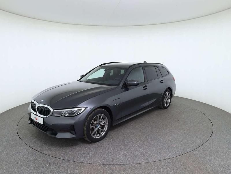 Gebraucht BMW 320e Sport Line 163 PS (119 kW) 2022 Grau Kombi