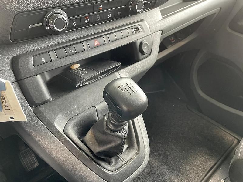 Gebraucht Peugeot Expert S 120 PS (88 kW) 2022 Weiß Van