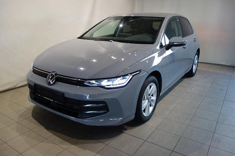 Mittelgrau normal Gebraucht 2025 VW Golf VIII Life Limousine | € 29.490 (Fairer Preis) - Bild 1/4