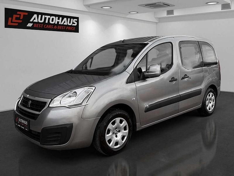 Grau Gebraucht 2016 Peugeot TePee Active Kombi | € 8.880 - Bild 1/4