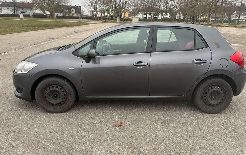 Grau Gebraucht 2007 Toyota Auris Kleinwagen | € 2.700 (Etwas zu teuer) - Bild 1/4