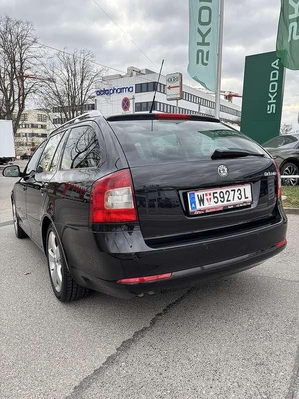 Gebraucht Skoda Octavia Elegance 122 PS (89 kW) 2010 Kombi