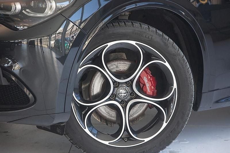 Gebraucht Alfa Romeo Stelvio Ti 280 PS (205 kW) 2023 Schwarz SUV