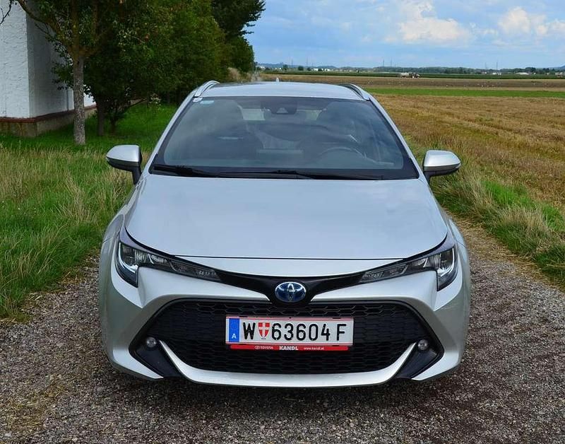 Silber Gebraucht 2019 Toyota Corolla Sport Kombi | € 16.500 (Guter Preis) - Bild 1/4