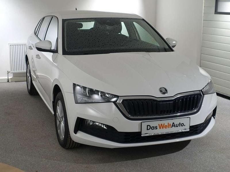 Gebraucht Skoda Scala Ambition 95 PS (69 kW) 2023 Weiß Kleinwagen