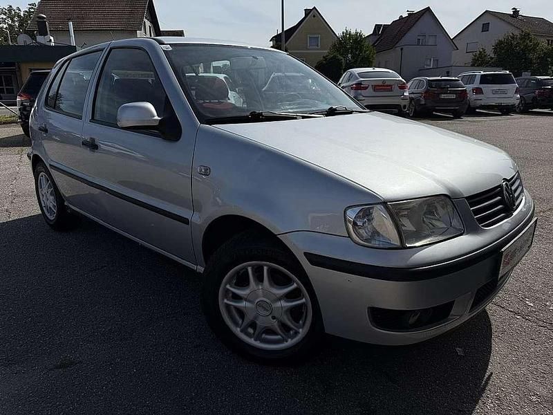 Grau Gebraucht 2000 VW Polo Comfortline Limousine | € 1.250 - Bild 1/4