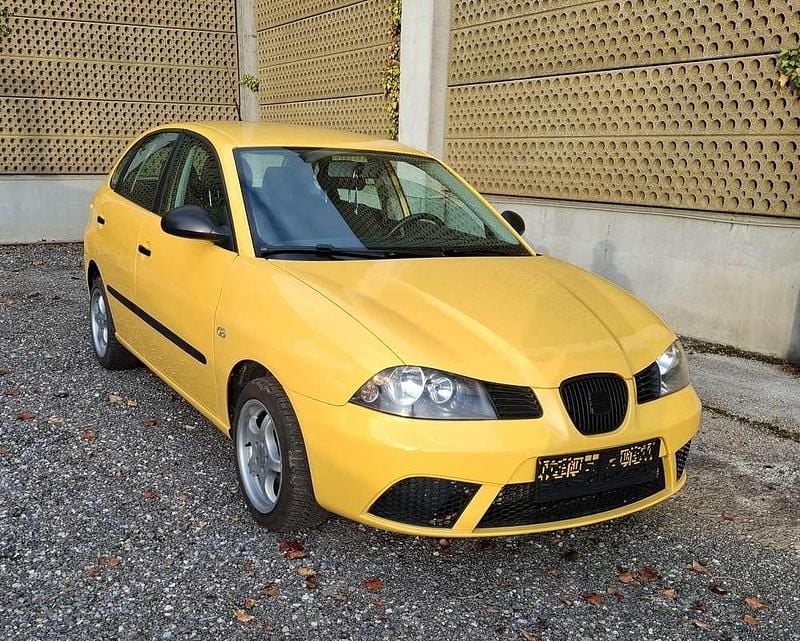 Gelb Gebraucht 2007 Seat Ibiza Reference Limousine | € 2.800 - Bild 1/4