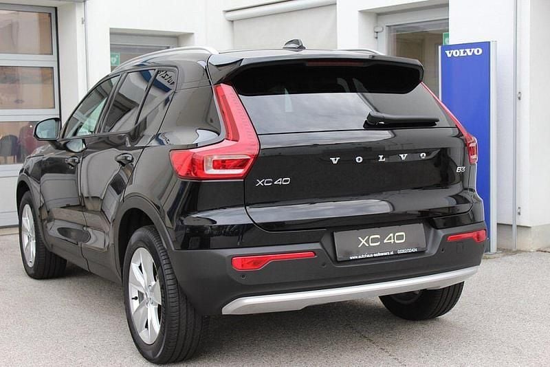Gebraucht Volvo XC40 163 PS (119 kW) 2025 Schwarz SUV